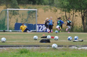 KIL-jenter spiller fotball